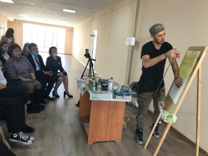 Сегодня в рамках недели кафедры декоративно-прикладного мастерства прошла творческая встреча с нашим выпускником, с молодым художником Азановым Павлом.