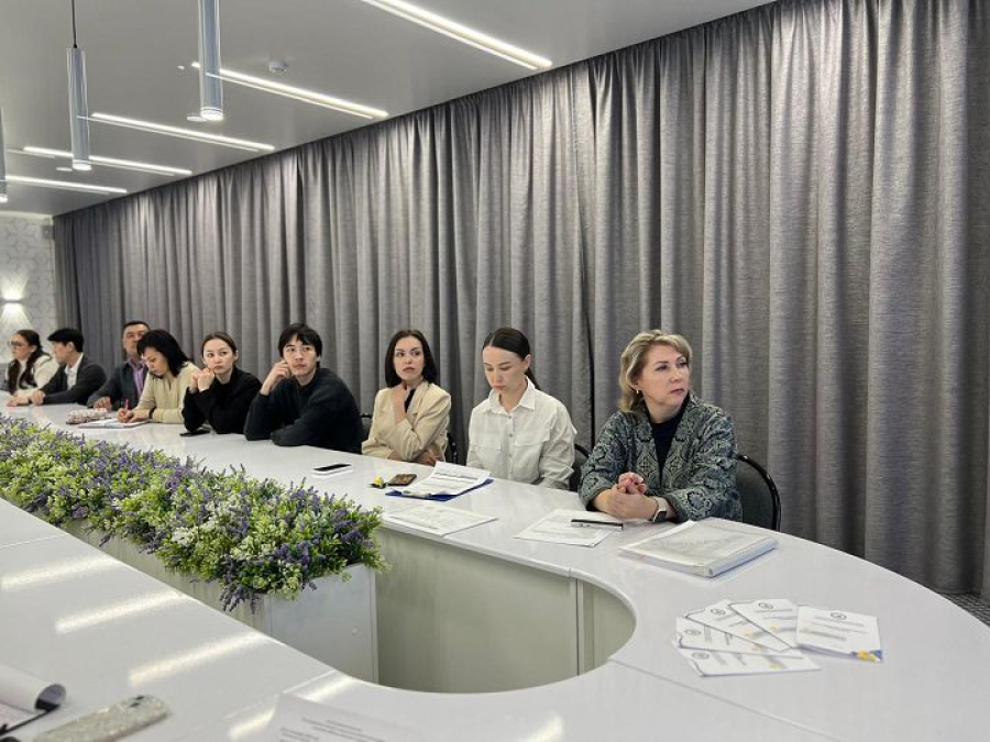 Жас педагогтар мектебінің отырысы