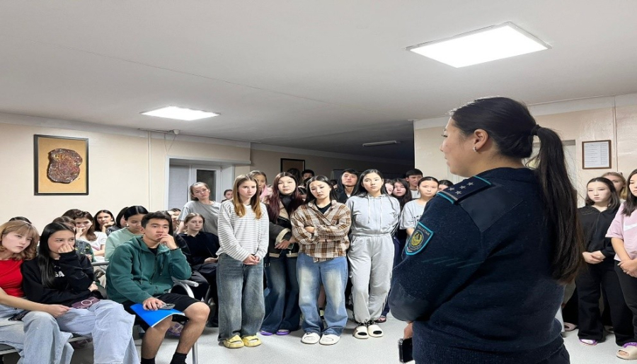Профилактика және құқықтық мәдениет: Қостанай жоғары педагогикалық колледжі студенттерінің полиция инспекторымен кездесуі